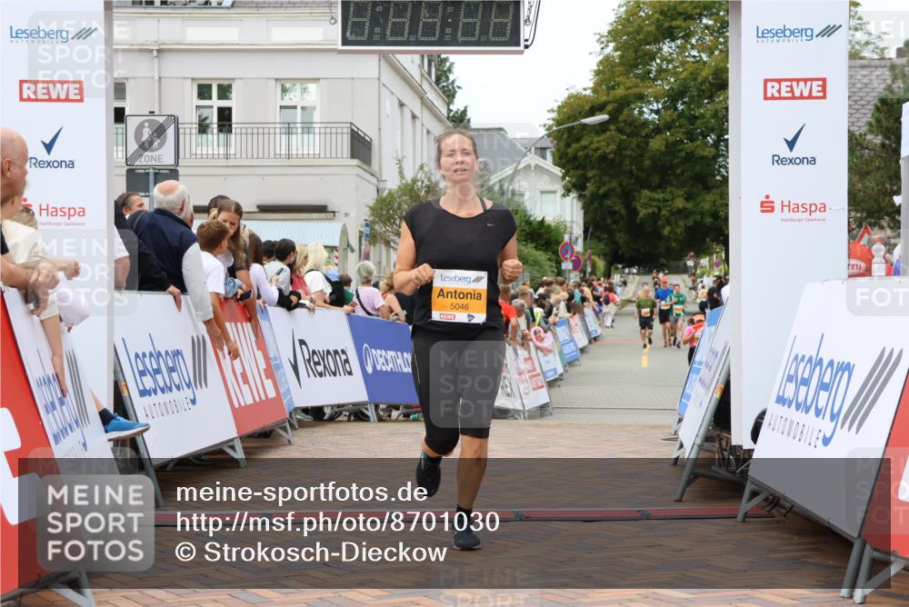 31.08.2025 - 21. Blankeneser Heldenlauf Strokosch-Dieckow http://msf.ph/oto/8701030 31.08.2025 12:48:55 Ziel 5182, 5183, 5097, 5046 meine-sportfotos.de