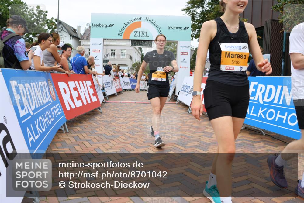 31.08.2025 - 21. Blankeneser Heldenlauf Strokosch-Dieckow http://msf.ph/oto/8701042 31.08.2025 12:48:53 Ziel 5182, 5183, 5097, 5046, 5552 meine-sportfotos.de