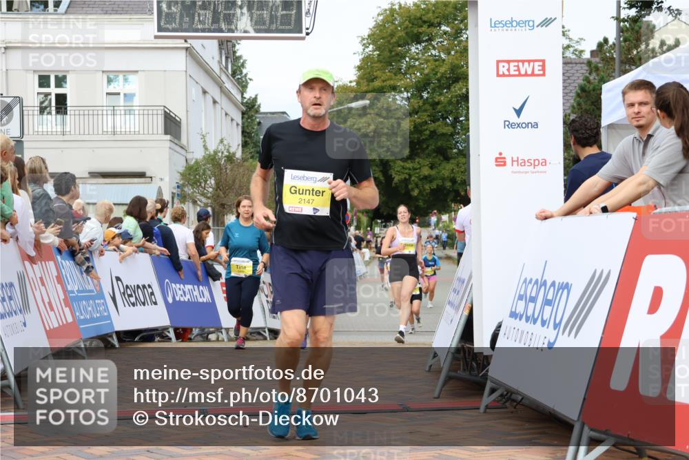 31.08.2025 - 21. Blankeneser Heldenlauf Strokosch-Dieckow http://msf.ph/oto/8701043 31.08.2025 10:31:08 Ziel 2209, 2437, 2324, 2147, 2121, 2018 meine-sportfotos.de