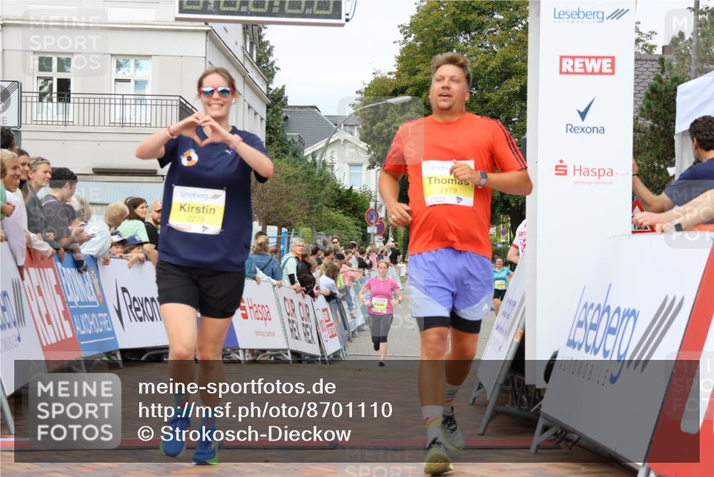 31.08.2025 - 21. Blankeneser Heldenlauf Strokosch-Dieckow http://msf.ph/oto/8701110 31.08.2025 10:30:46 Ziel 2179, 2279, 2102 meine-sportfotos.de