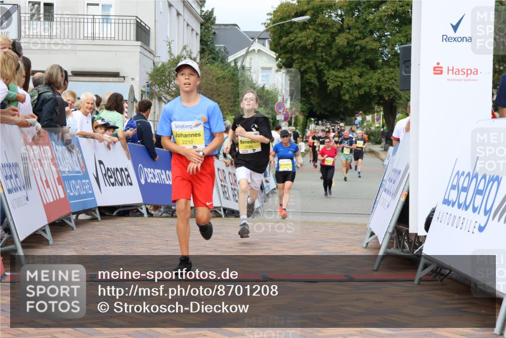 31.08.2025 - 21. Blankeneser Heldenlauf Strokosch-Dieckow http://msf.ph/oto/8701208 31.08.2025 10:30:06 Ziel 2210, 2260, 2169, 2543 meine-sportfotos.de