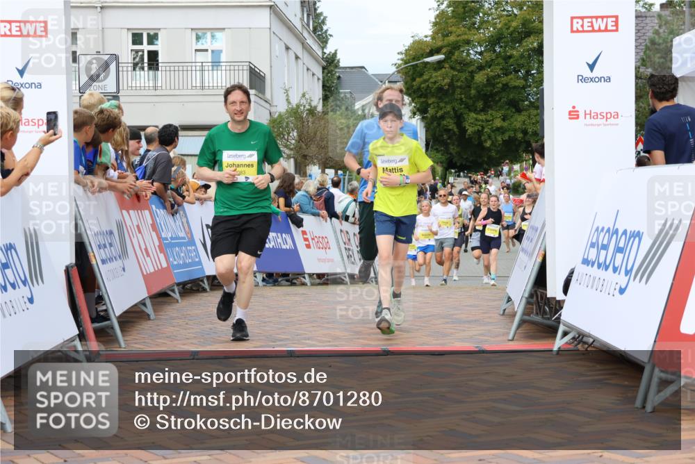 31.08.2025 - 21. Blankeneser Heldenlauf Strokosch-Dieckow http://msf.ph/oto/8701280 31.08.2025 10:34:34 Ziel 2110, 2668, 2090, 2083 meine-sportfotos.de