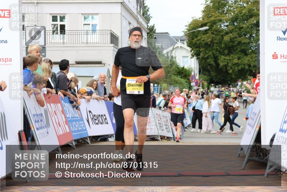 31.08.2025 - 21. Blankeneser Heldenlauf Strokosch-Dieckow http://msf.ph/oto/8701315 31.08.2025 10:34:07 Ziel 2378, 2563, 2724, 2120, 2171 meine-sportfotos.de
