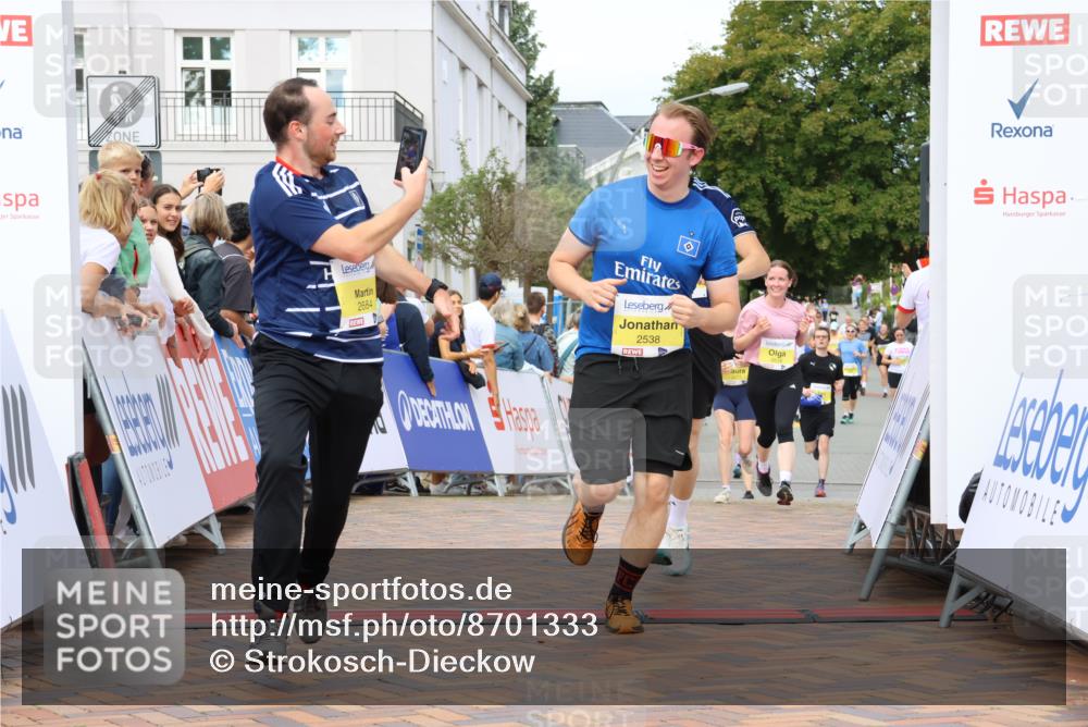 31.08.2025 - 21. Blankeneser Heldenlauf Strokosch-Dieckow http://msf.ph/oto/8701333 31.08.2025 10:29:32 Ziel 2614, 2615, 2684, 2538, 2558, 2277 meine-sportfotos.de