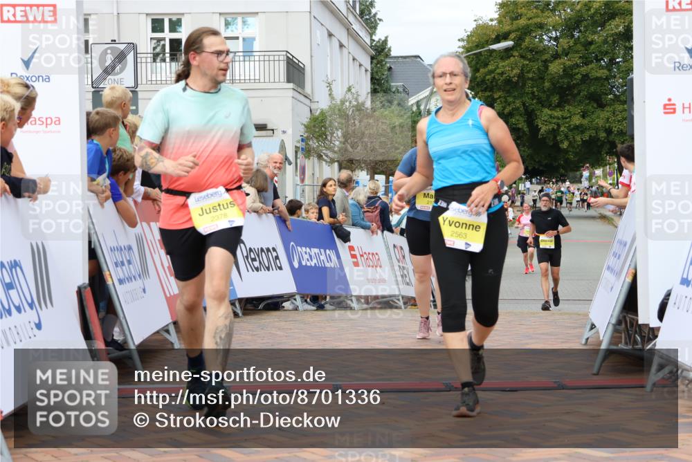 31.08.2025 - 21. Blankeneser Heldenlauf Strokosch-Dieckow http://msf.ph/oto/8701336 31.08.2025 10:34:02 Ziel 2378, 2563, 2120 meine-sportfotos.de