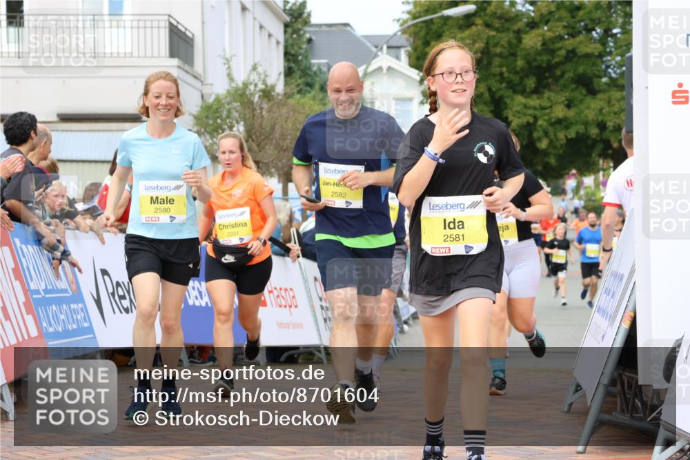 31.08.2025 - 21. Blankeneser Heldenlauf Strokosch-Dieckow http://msf.ph/oto/8701604 31.08.2025 10:32:35 Ziel 2490, 2256, 2257, 2644, 2581, 2582, 2580, 2201 meine-sportfotos.de