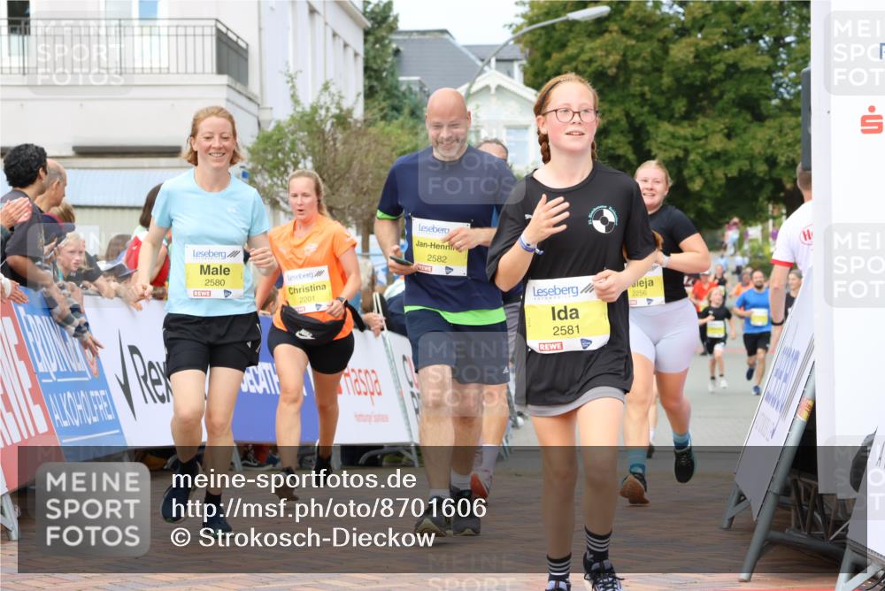 31.08.2025 - 21. Blankeneser Heldenlauf Strokosch-Dieckow http://msf.ph/oto/8701606 31.08.2025 10:32:35 Ziel 2490, 2256, 2257, 2644, 2581, 2582, 2580, 2201 meine-sportfotos.de