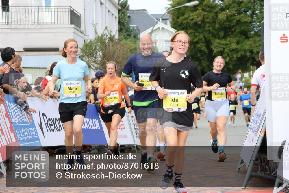 31.08.2025 - 21. Blankeneser Heldenlauf Strokosch-Dieckow http://msf.ph/oto/8701618 31.08.2025 10:32:35 Ziel 2490, 2256, 2257, 2644, 2581, 2582, 2580, 2201 meine-sportfotos.de