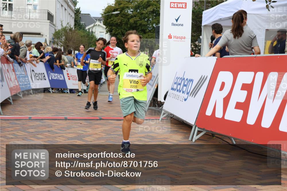 31.08.2025 - 21. Blankeneser Heldenlauf Strokosch-Dieckow http://msf.ph/oto/8701756 31.08.2025 10:27:10 Ziel 1101, 2150, 2205, 2521, 2517, 2413 meine-sportfotos.de