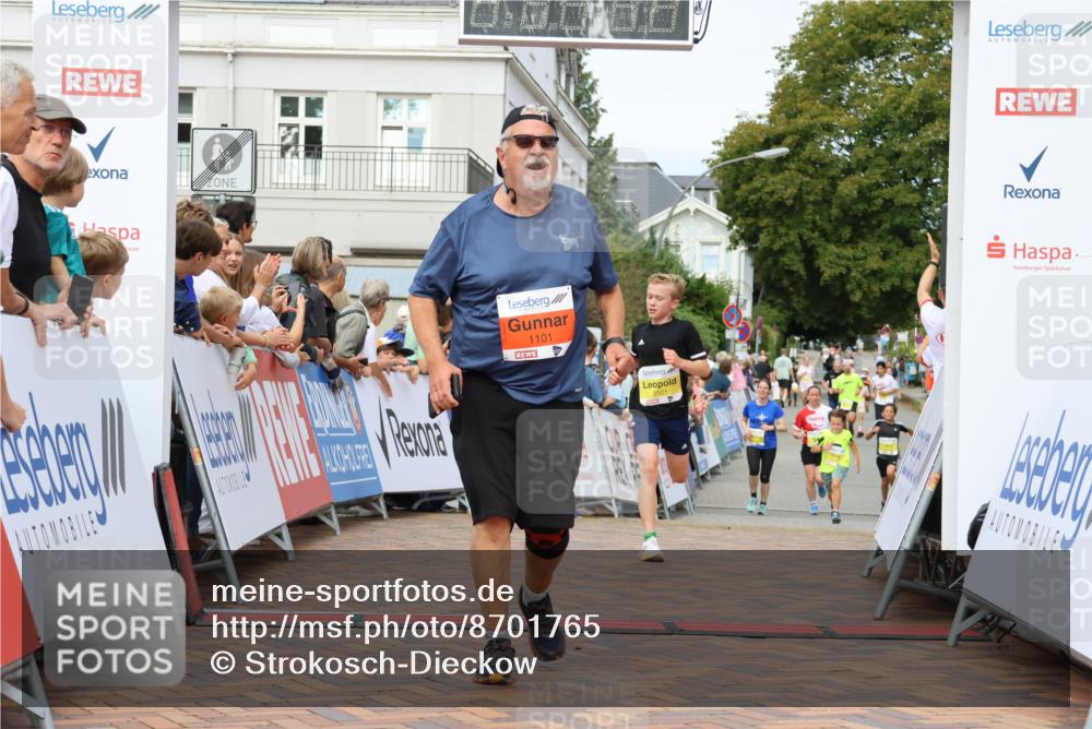31.08.2025 - 21. Blankeneser Heldenlauf Strokosch-Dieckow http://msf.ph/oto/8701765 31.08.2025 10:27:05 Ziel 1101, 2468, 2393, 2205, 2521 meine-sportfotos.de