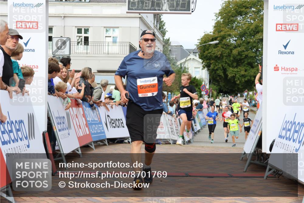 31.08.2025 - 21. Blankeneser Heldenlauf Strokosch-Dieckow http://msf.ph/oto/8701769 31.08.2025 10:27:05 Ziel 1101, 2468, 2393, 2205, 2521 meine-sportfotos.de