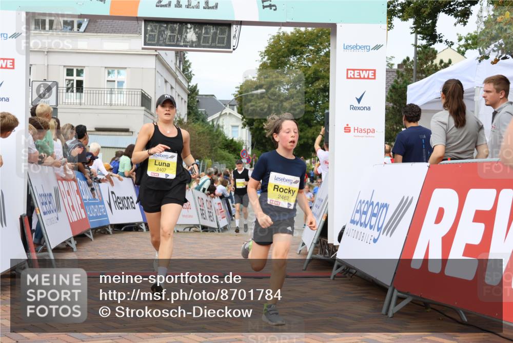 31.08.2025 - 21. Blankeneser Heldenlauf Strokosch-Dieckow http://msf.ph/oto/8701784 31.08.2025 10:31:52 Ziel 2077, 2407, 2280, 2462, 2278, 2228 meine-sportfotos.de
