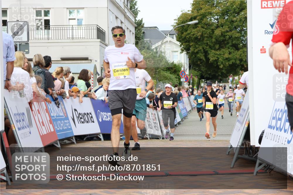 31.08.2025 - 21. Blankeneser Heldenlauf Strokosch-Dieckow http://msf.ph/oto/8701851 31.08.2025 10:26:32 Ziel 2706, 2254, 2497, 2688, 2007 meine-sportfotos.de