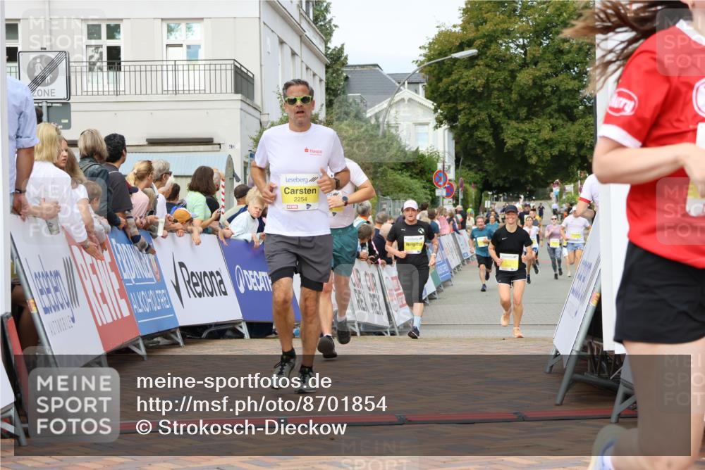 31.08.2025 - 21. Blankeneser Heldenlauf Strokosch-Dieckow http://msf.ph/oto/8701854 31.08.2025 10:26:32 Ziel 2706, 2254, 2497, 2688, 2007 meine-sportfotos.de