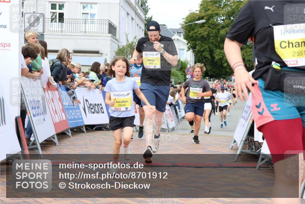 31.08.2025 - 21. Blankeneser Heldenlauf Strokosch-Dieckow http://msf.ph/oto/8701912 31.08.2025 10:31:22 Ziel 2551, 2776, 2307, 2097, 2649, 2647, 2399, 2103, 2274 meine-sportfotos.de