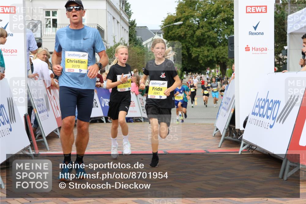31.08.2025 - 21. Blankeneser Heldenlauf Strokosch-Dieckow http://msf.ph/oto/8701954 31.08.2025 10:25:55 Ziel 2342, 2472, 2070, 2241, 2243 meine-sportfotos.de