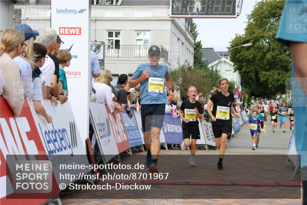 31.08.2025 - 21. Blankeneser Heldenlauf Strokosch-Dieckow http://msf.ph/oto/8701967 31.08.2025 10:25:54 Ziel 2342, 2472, 2070, 2241, 2243 meine-sportfotos.de
