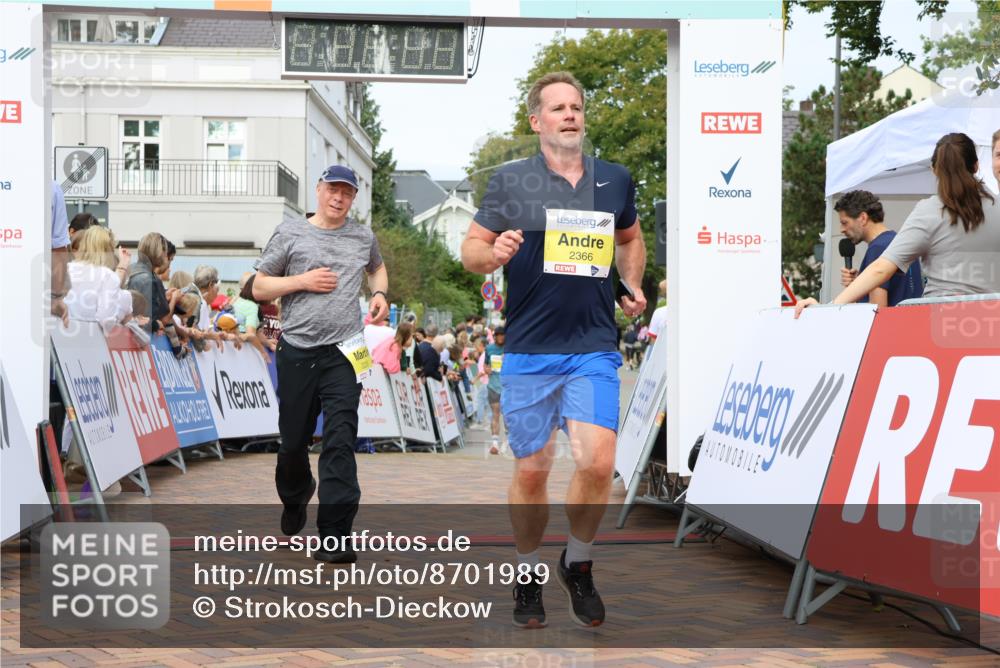 31.08.2025 - 21. Blankeneser Heldenlauf Strokosch-Dieckow http://msf.ph/oto/8701989 31.08.2025 10:25:42 Ziel 2410, 2742, 2366, 2235, 2726 meine-sportfotos.de