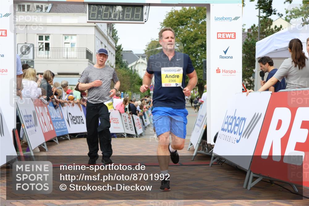 31.08.2025 - 21. Blankeneser Heldenlauf Strokosch-Dieckow http://msf.ph/oto/8701992 31.08.2025 10:25:42 Ziel 2410, 2742, 2366, 2235, 2726 meine-sportfotos.de