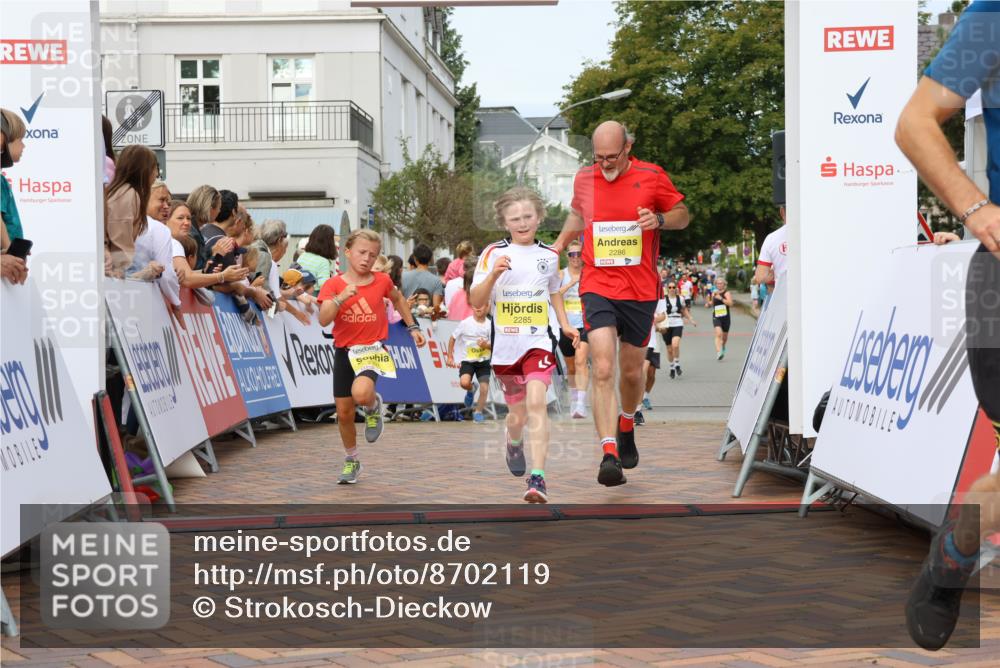 31.08.2025 - 21. Blankeneser Heldenlauf Strokosch-Dieckow http://msf.ph/oto/8702119 31.08.2025 10:25:07 Ziel 2357, 2183, 2717, 2285, 2286, 2331, 2359, 2661 meine-sportfotos.de