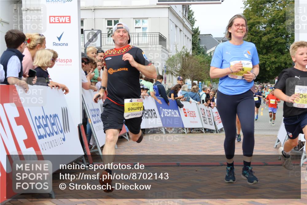 31.08.2025 - 21. Blankeneser Heldenlauf Strokosch-Dieckow http://msf.ph/oto/8702143 31.08.2025 10:30:37 Ziel 2560, 2106, 2599, 2102 meine-sportfotos.de
