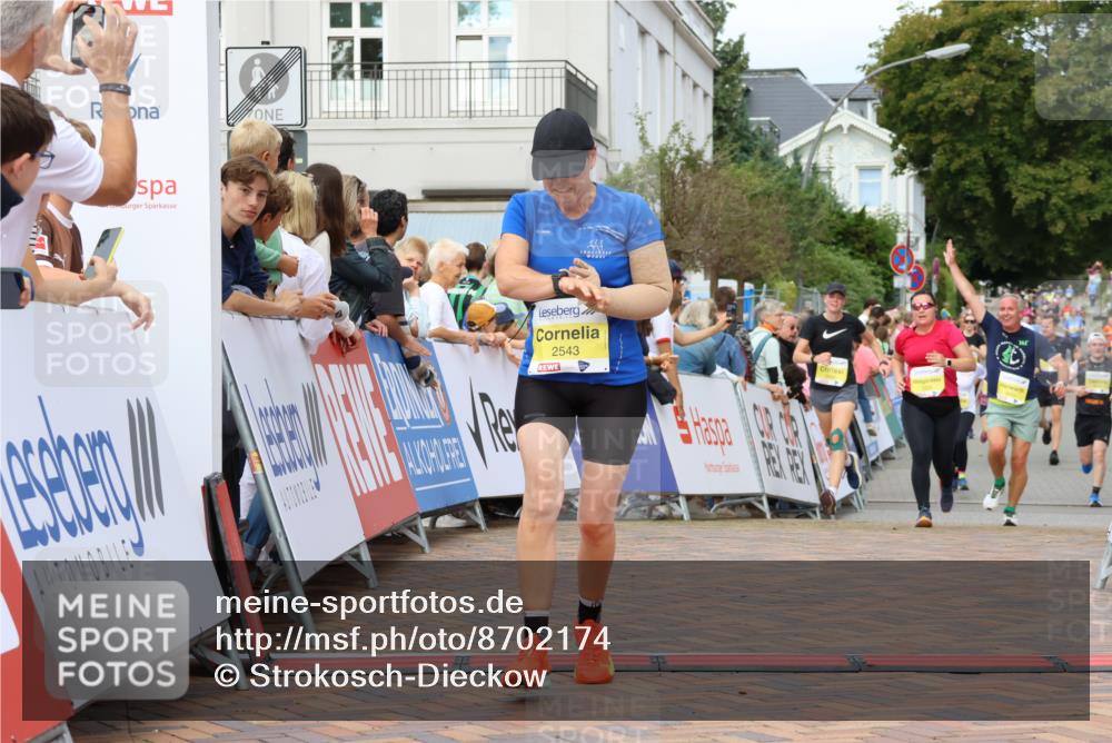 31.08.2025 - 21. Blankeneser Heldenlauf Strokosch-Dieckow http://msf.ph/oto/8702174 31.08.2025 10:30:11 Ziel 2210, 2445, 2444, 2169, 2226, 2543 meine-sportfotos.de