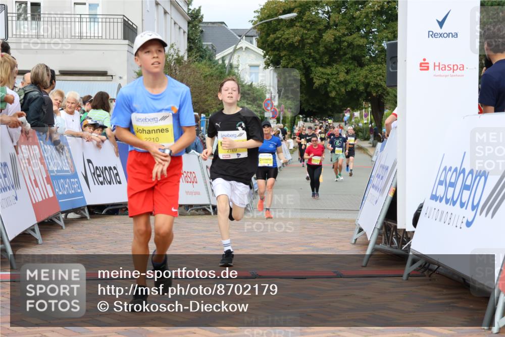 31.08.2025 - 21. Blankeneser Heldenlauf Strokosch-Dieckow http://msf.ph/oto/8702179 31.08.2025 10:30:06 Ziel 2210, 2260, 2169, 2543 meine-sportfotos.de