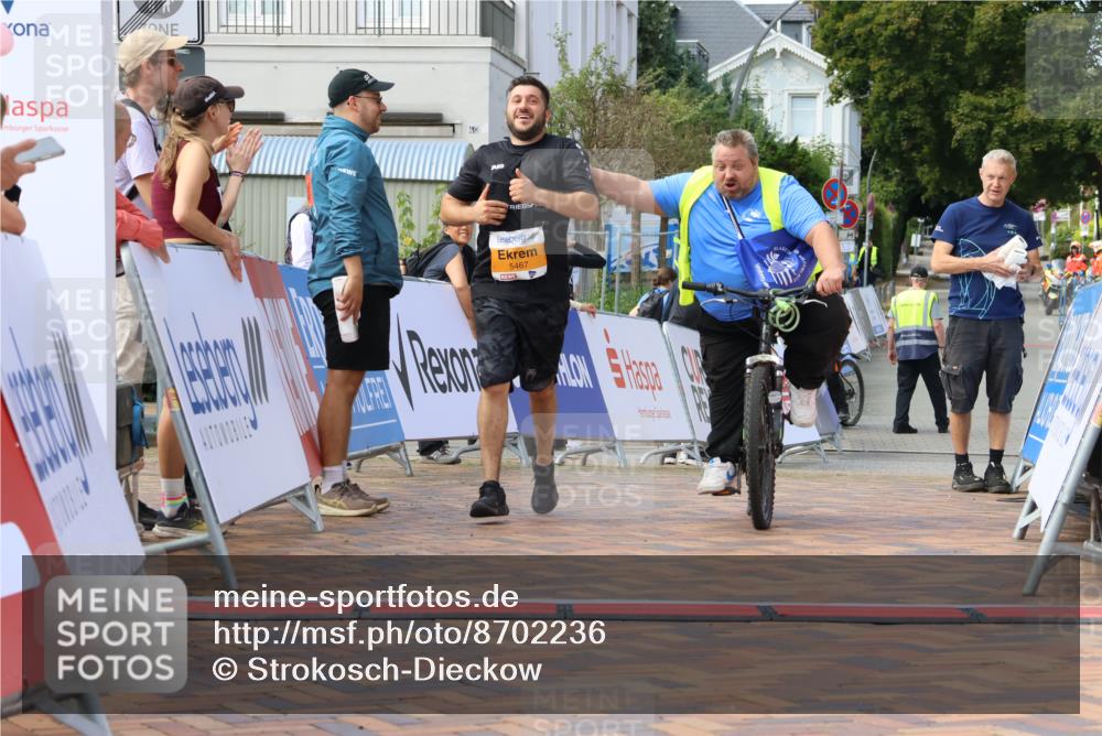 31.08.2025 - 21. Blankeneser Heldenlauf Strokosch-Dieckow http://msf.ph/oto/8702236 31.08.2025 13:41:34 Ziel 5467 meine-sportfotos.de