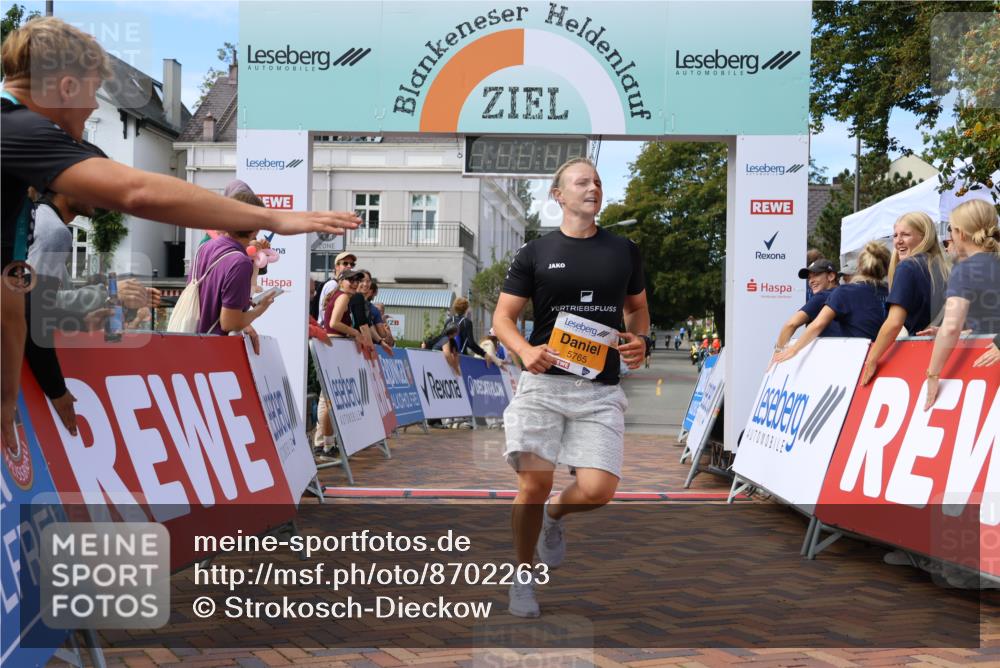 31.08.2025 - 21. Blankeneser Heldenlauf Strokosch-Dieckow http://msf.ph/oto/8702263 31.08.2025 13:40:44 Ziel 5765 meine-sportfotos.de