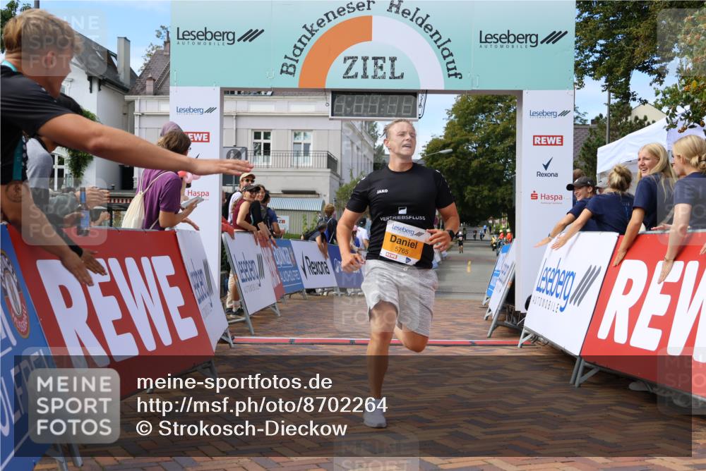 31.08.2025 - 21. Blankeneser Heldenlauf Strokosch-Dieckow http://msf.ph/oto/8702264 31.08.2025 13:40:43 Ziel 5765 meine-sportfotos.de