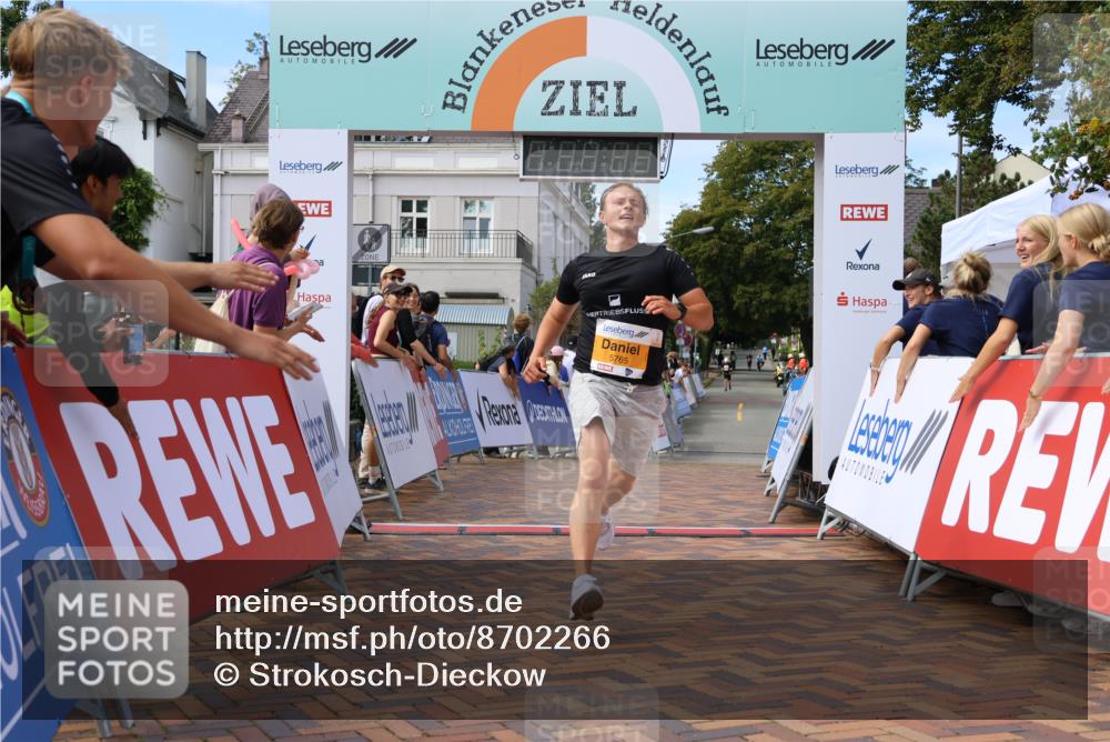 31.08.2025 - 21. Blankeneser Heldenlauf Strokosch-Dieckow http://msf.ph/oto/8702266 31.08.2025 13:40:43 Ziel 5765 meine-sportfotos.de