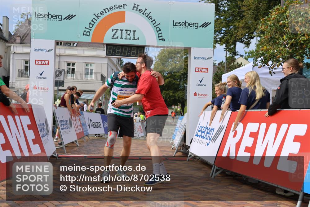 31.08.2025 - 21. Blankeneser Heldenlauf Strokosch-Dieckow http://msf.ph/oto/8702538 31.08.2025 13:32:52 Ziel 5259, 5260 meine-sportfotos.de