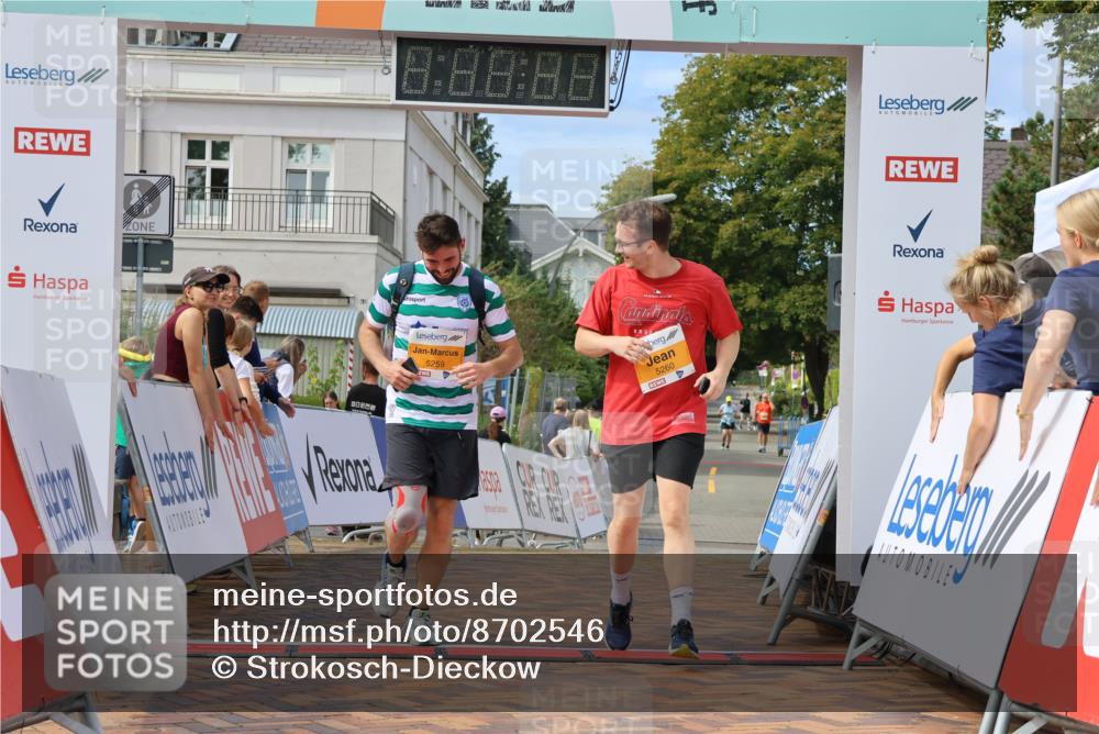 31.08.2025 - 21. Blankeneser Heldenlauf Strokosch-Dieckow http://msf.ph/oto/8702546 31.08.2025 13:32:50 Ziel 5259, 5260 meine-sportfotos.de