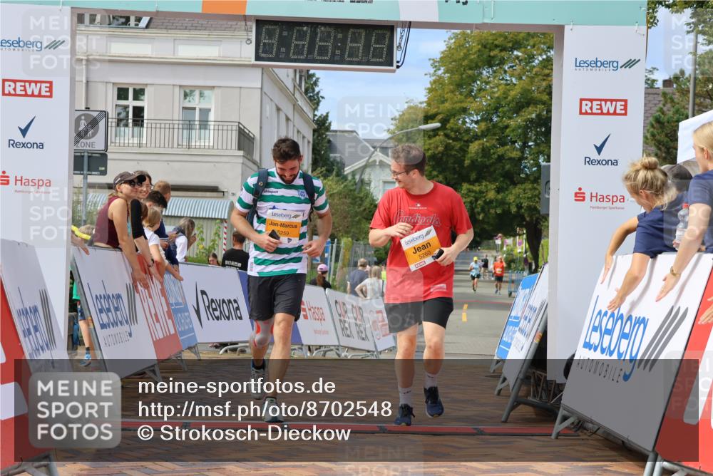 31.08.2025 - 21. Blankeneser Heldenlauf Strokosch-Dieckow http://msf.ph/oto/8702548 31.08.2025 13:32:50 Ziel 5259, 5260 meine-sportfotos.de