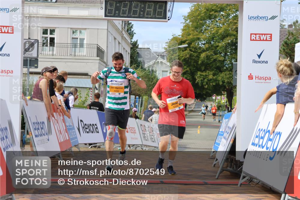 31.08.2025 - 21. Blankeneser Heldenlauf Strokosch-Dieckow http://msf.ph/oto/8702549 31.08.2025 13:32:50 Ziel 5259, 5260 meine-sportfotos.de
