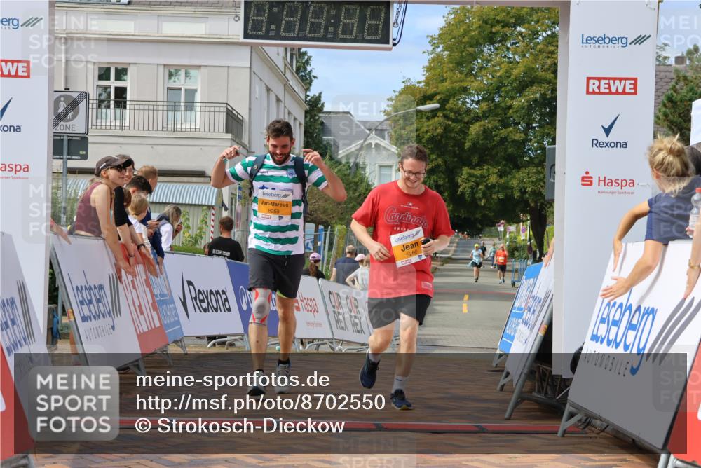 31.08.2025 - 21. Blankeneser Heldenlauf Strokosch-Dieckow http://msf.ph/oto/8702550 31.08.2025 13:32:50 Ziel 5259, 5260 meine-sportfotos.de