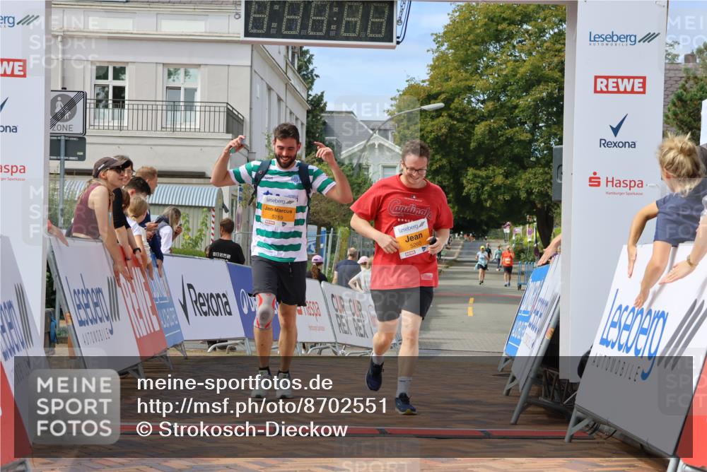 31.08.2025 - 21. Blankeneser Heldenlauf Strokosch-Dieckow http://msf.ph/oto/8702551 31.08.2025 13:32:50 Ziel 5259, 5260 meine-sportfotos.de