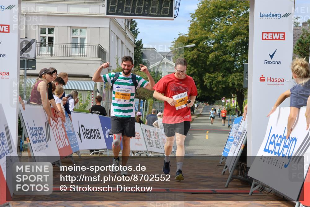 31.08.2025 - 21. Blankeneser Heldenlauf Strokosch-Dieckow http://msf.ph/oto/8702552 31.08.2025 13:32:50 Ziel 5259, 5260 meine-sportfotos.de
