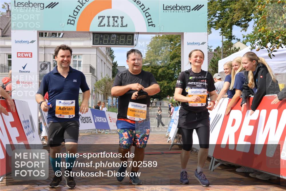 31.08.2025 - 21. Blankeneser Heldenlauf Strokosch-Dieckow http://msf.ph/oto/8702589 31.08.2025 13:29:23 Ziel 5495, 5496, 5494 meine-sportfotos.de