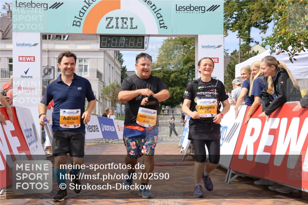 31.08.2025 - 21. Blankeneser Heldenlauf Strokosch-Dieckow http://msf.ph/oto/8702590 31.08.2025 13:29:23 Ziel 5495, 5496, 5494 meine-sportfotos.de