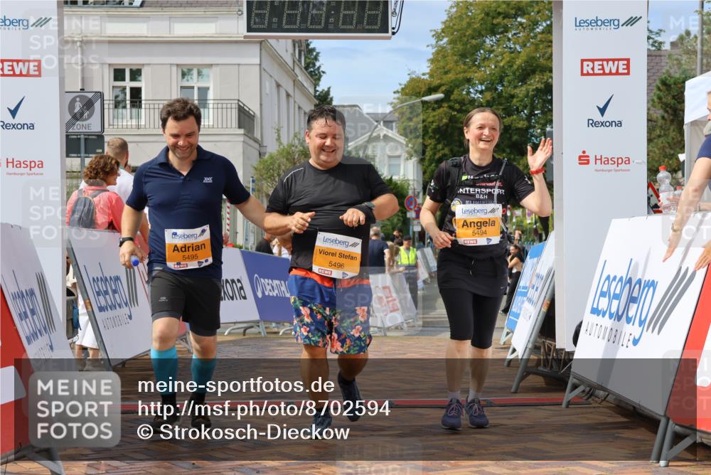 31.08.2025 - 21. Blankeneser Heldenlauf Strokosch-Dieckow http://msf.ph/oto/8702594 31.08.2025 13:29:22 Ziel 5495, 5496, 5494 meine-sportfotos.de