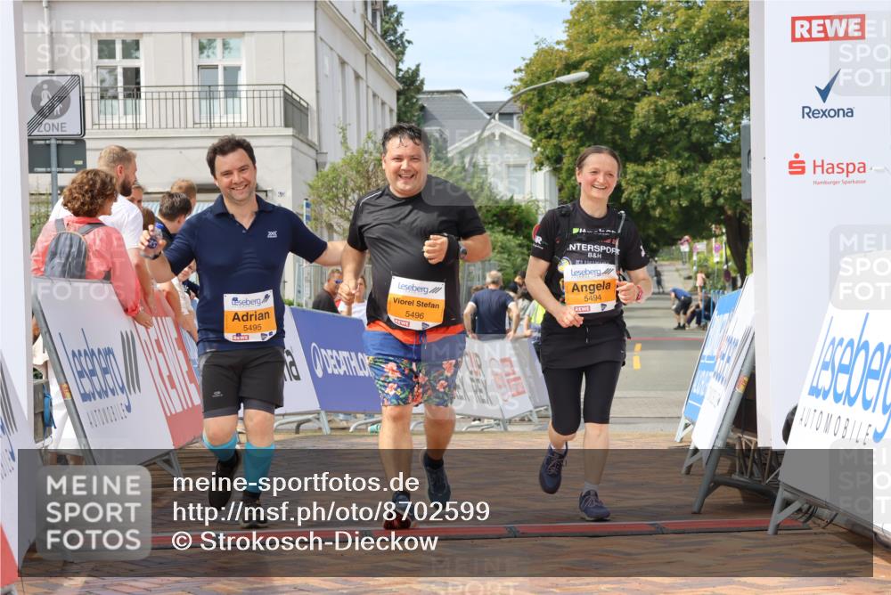 31.08.2025 - 21. Blankeneser Heldenlauf Strokosch-Dieckow http://msf.ph/oto/8702599 31.08.2025 13:29:21 Ziel 5495, 5496, 5494 meine-sportfotos.de
