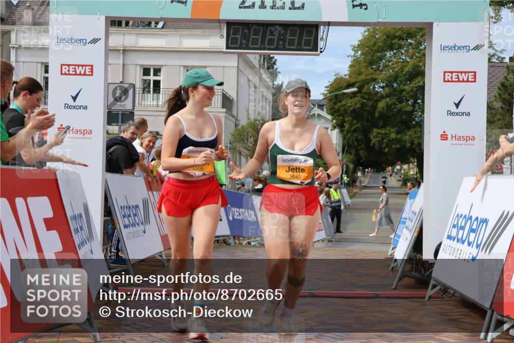 31.08.2025 - 21. Blankeneser Heldenlauf Strokosch-Dieckow http://msf.ph/oto/8702665 31.08.2025 13:25:18 Ziel 5642, 5505, 5241 meine-sportfotos.de