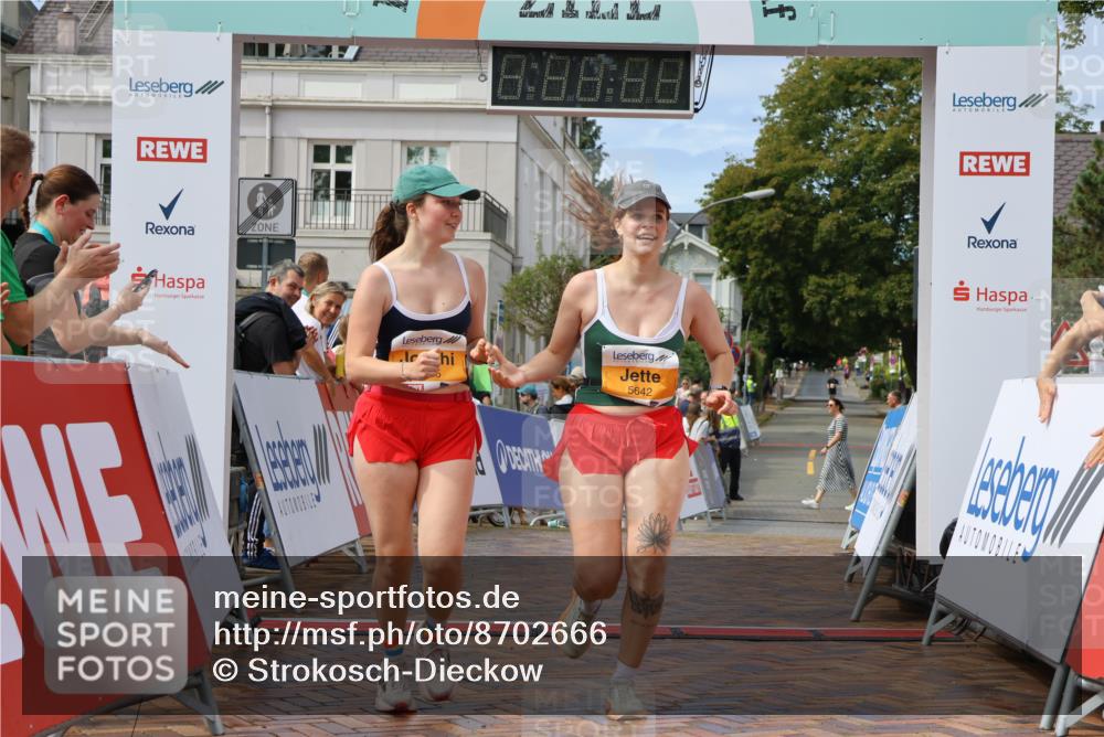 31.08.2025 - 21. Blankeneser Heldenlauf Strokosch-Dieckow http://msf.ph/oto/8702666 31.08.2025 13:25:18 Ziel 5642, 5505, 5241 meine-sportfotos.de