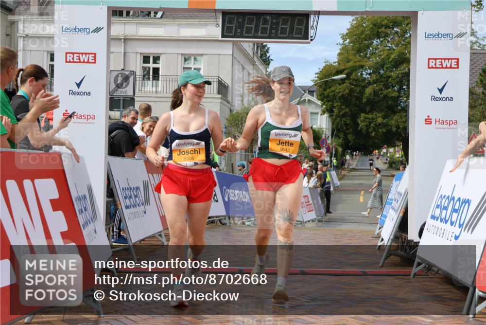 31.08.2025 - 21. Blankeneser Heldenlauf Strokosch-Dieckow http://msf.ph/oto/8702668 31.08.2025 13:25:18 Ziel 5642, 5505, 5241 meine-sportfotos.de