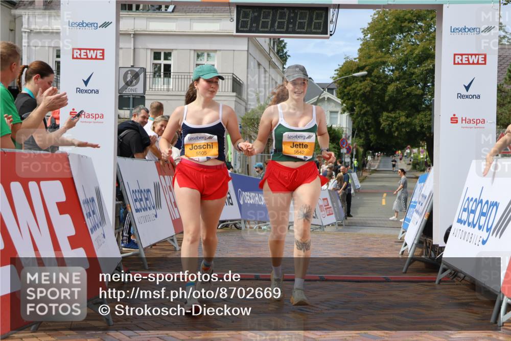 31.08.2025 - 21. Blankeneser Heldenlauf Strokosch-Dieckow http://msf.ph/oto/8702669 31.08.2025 13:25:18 Ziel 5642, 5505, 5241 meine-sportfotos.de
