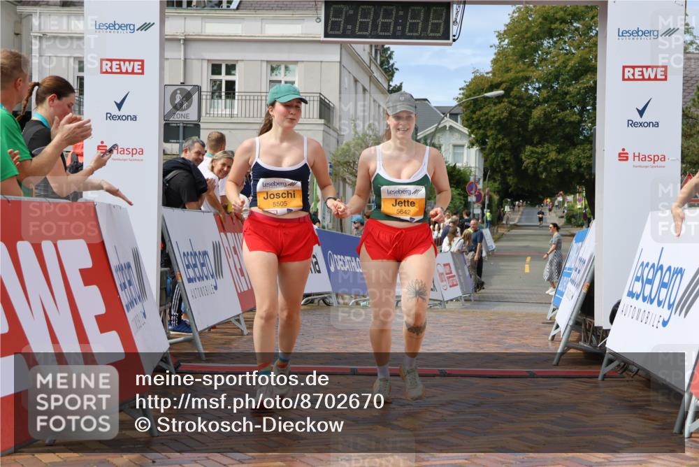 31.08.2025 - 21. Blankeneser Heldenlauf Strokosch-Dieckow http://msf.ph/oto/8702670 31.08.2025 13:25:18 Ziel 5642, 5505, 5241 meine-sportfotos.de