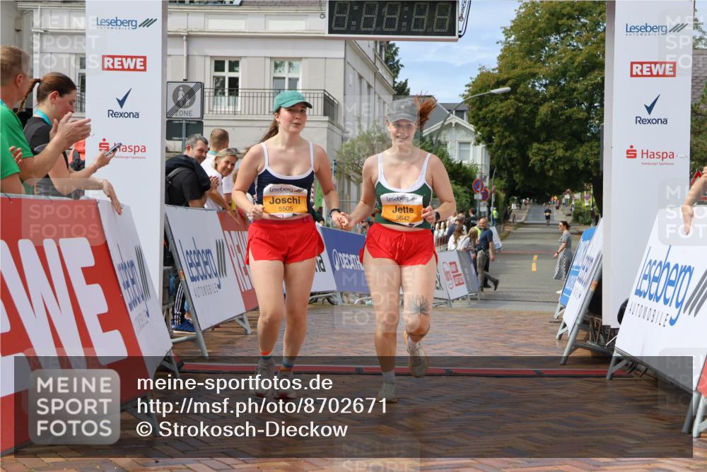 31.08.2025 - 21. Blankeneser Heldenlauf Strokosch-Dieckow http://msf.ph/oto/8702671 31.08.2025 13:25:18 Ziel 5642, 5505, 5241 meine-sportfotos.de