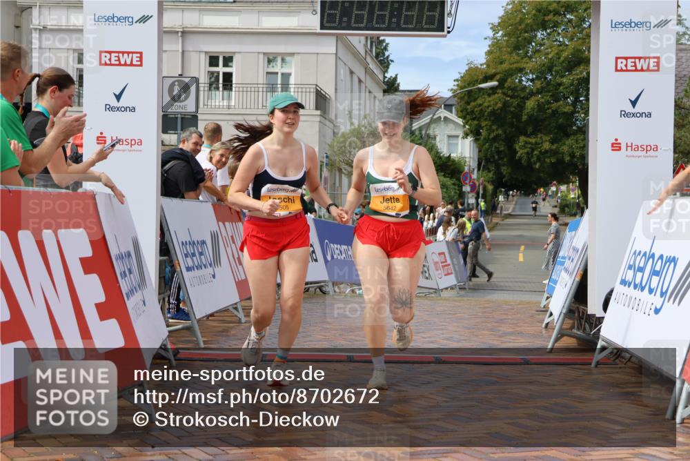 31.08.2025 - 21. Blankeneser Heldenlauf Strokosch-Dieckow http://msf.ph/oto/8702672 31.08.2025 13:25:18 Ziel 5642, 5505, 5241 meine-sportfotos.de