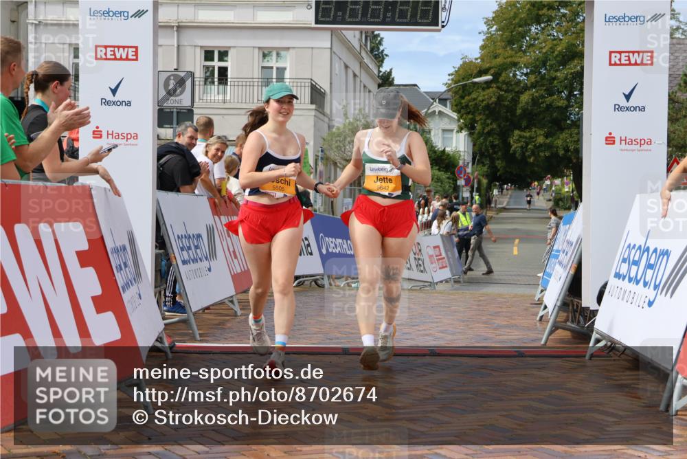 31.08.2025 - 21. Blankeneser Heldenlauf Strokosch-Dieckow http://msf.ph/oto/8702674 31.08.2025 13:25:18 Ziel 5642, 5505, 5241 meine-sportfotos.de